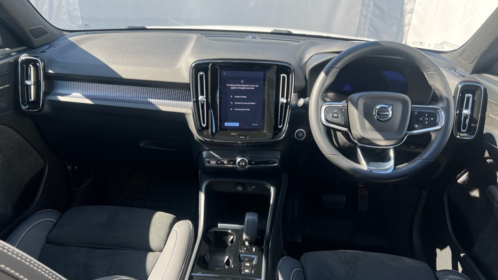 Volvo XC40 2.0 B4P Ultimate Dark 5dr Auto Petrol Estate - Image 10
