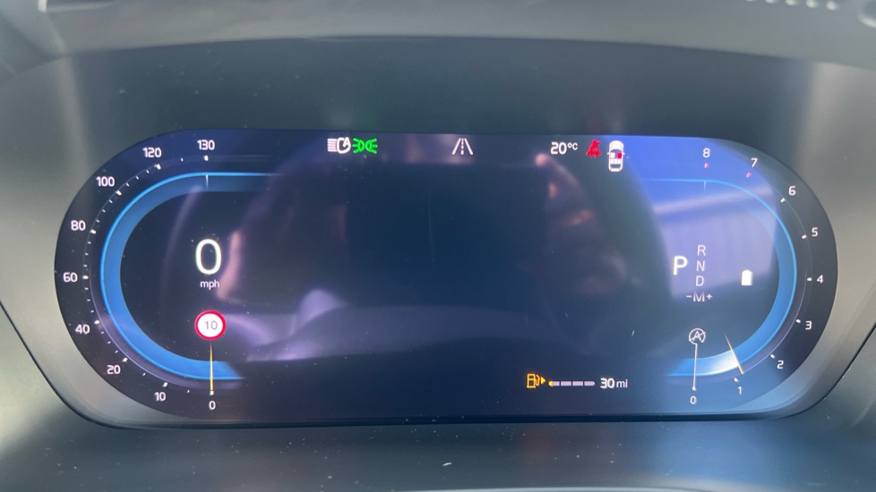 Volvo XC40 2.0 B4P Ultimate Dark 5dr Auto Petrol Estate - Image 18