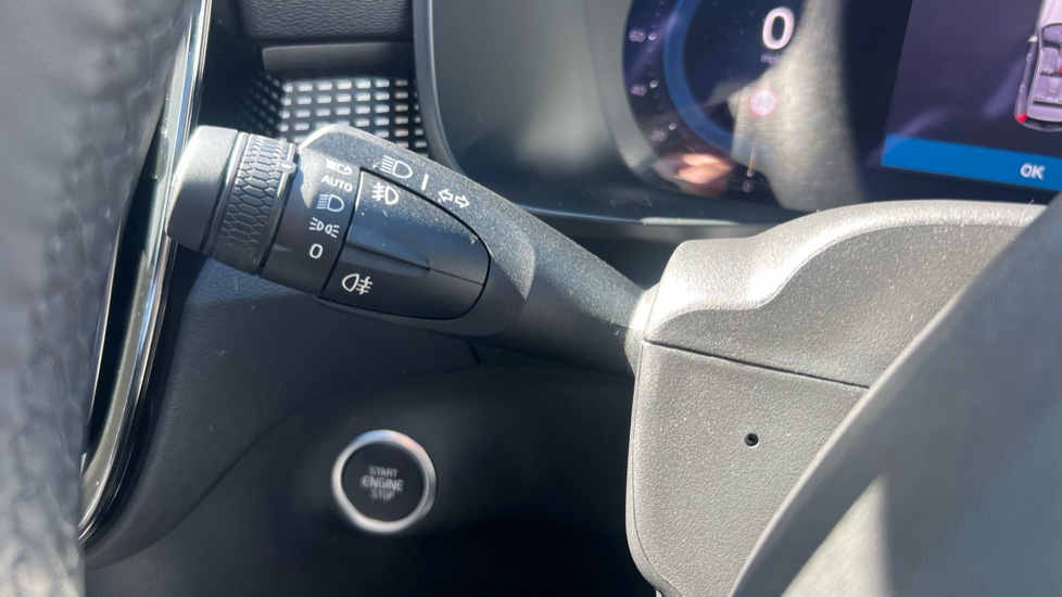 Volvo XC40 2.0 B4P Ultimate Dark 5dr Auto Petrol Estate - Image 34