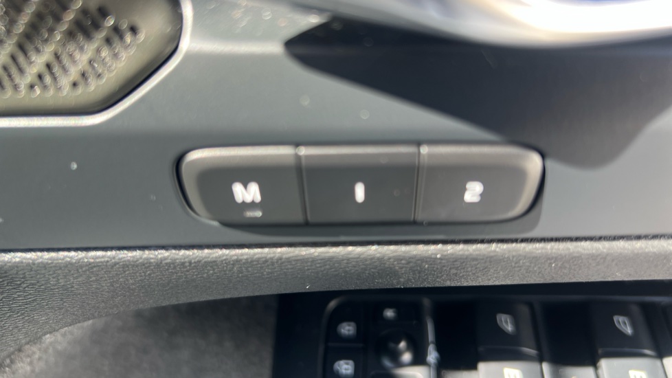 Volvo XC40 2.0 B4P Ultimate Dark 5dr Auto Petrol Estate - Image 38
