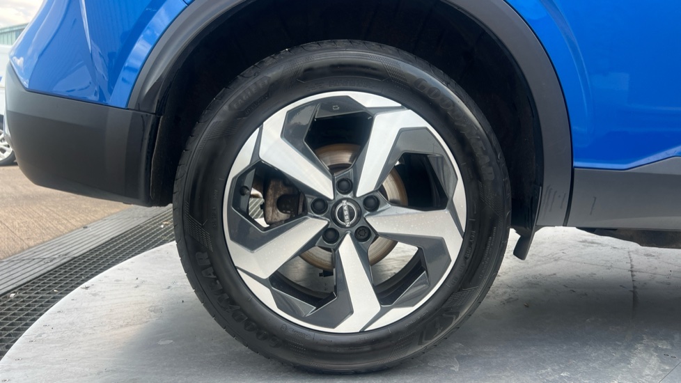 Nissan Qashqai 1.3 DiG-T MH N-Connecta 5dr Petrol Hatchback - Image 7