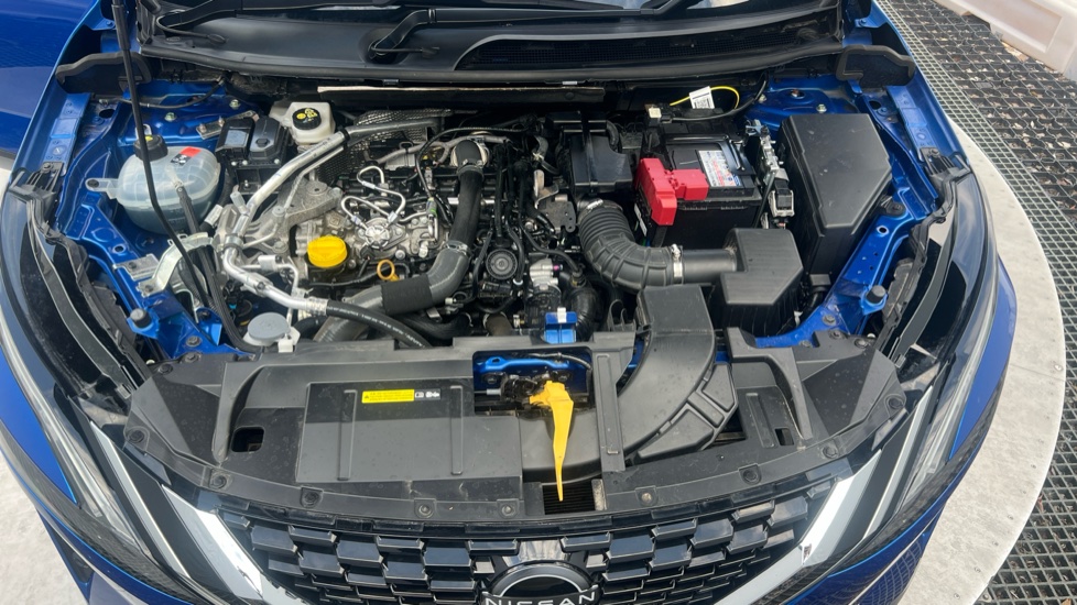 Nissan Qashqai 1.3 DiG-T MH N-Connecta 5dr Petrol Hatchback - Image 8