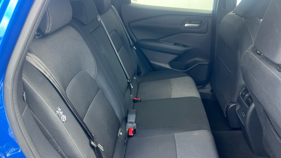 Nissan Qashqai 1.3 DiG-T MH N-Connecta 5dr Petrol Hatchback - Image 16