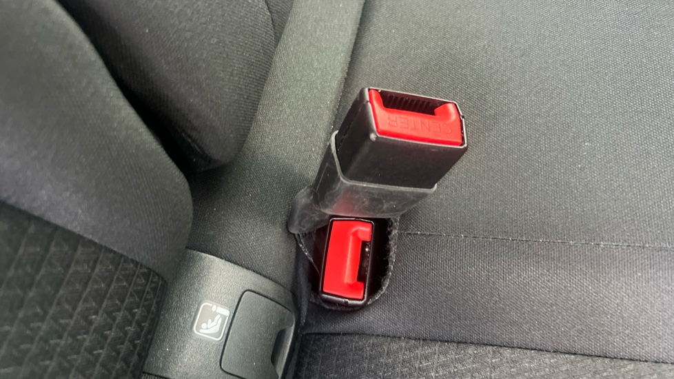 Nissan Qashqai 1.3 DiG-T MH N-Connecta 5dr Petrol Hatchback - Image 17