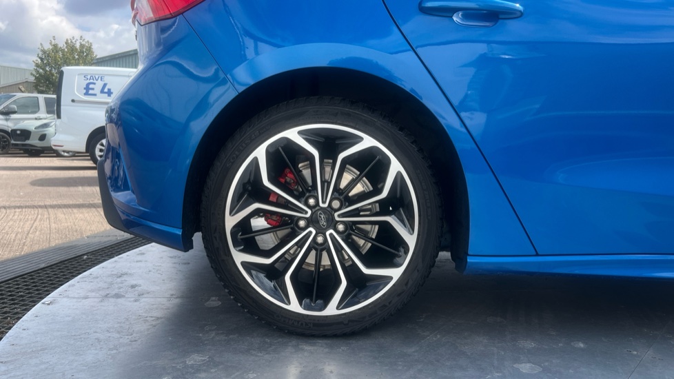 Ford Focus 1.0 EcoBoost Hybrid mHEV 125 ST-Line X Edition 5dr Petrol Hatchback - Image 7