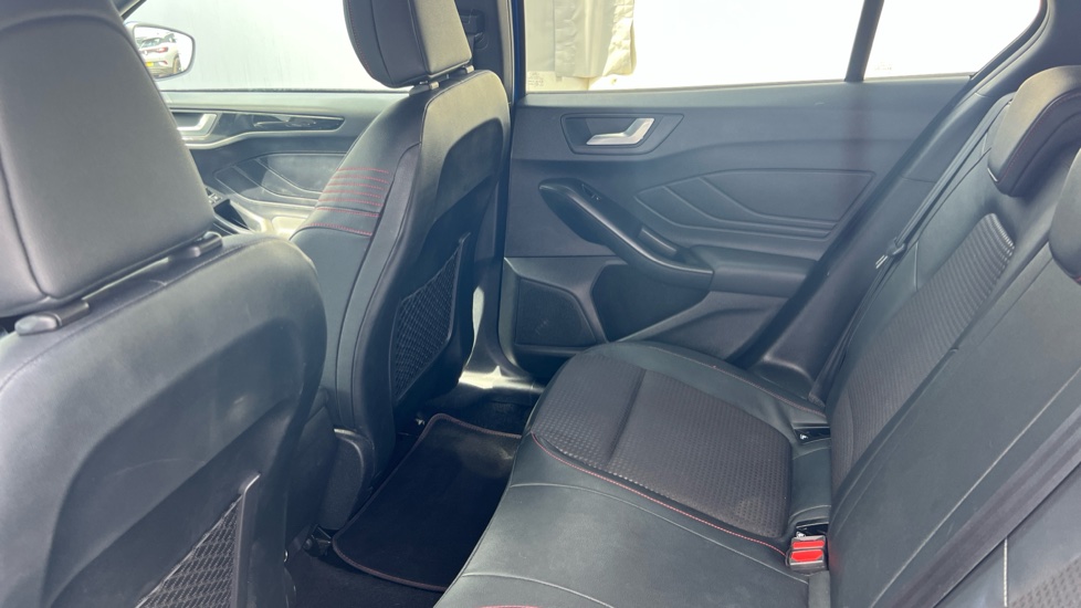 Ford Focus 1.0 EcoBoost Hybrid mHEV 125 ST-Line X Edition 5dr Petrol Hatchback - Image 16