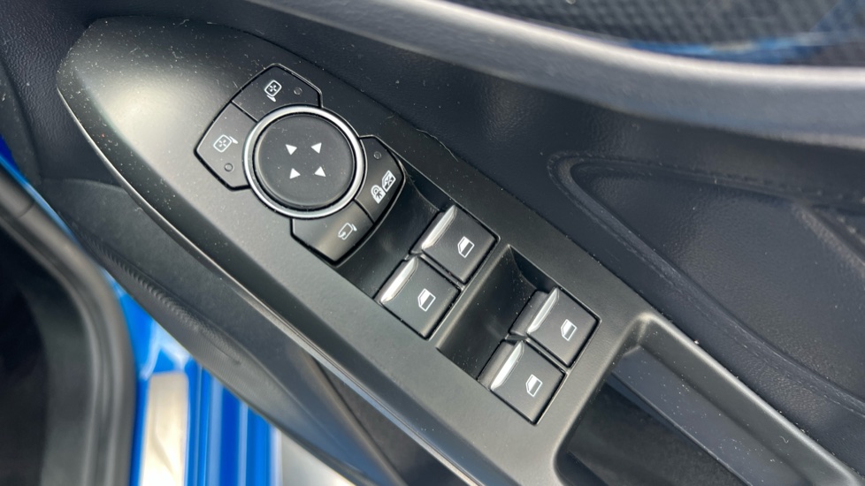 Ford Focus 1.0 EcoBoost Hybrid mHEV 125 ST-Line X Edition 5dr Petrol Hatchback - Image 40