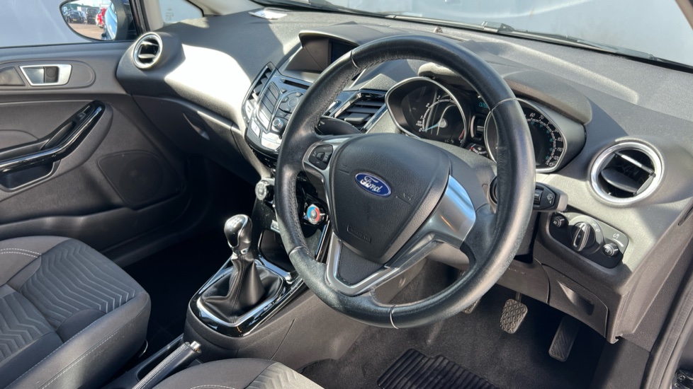 Ford Fiesta 1.0 EcoBoost Zetec 5dr Petrol Hatchback - Image 11