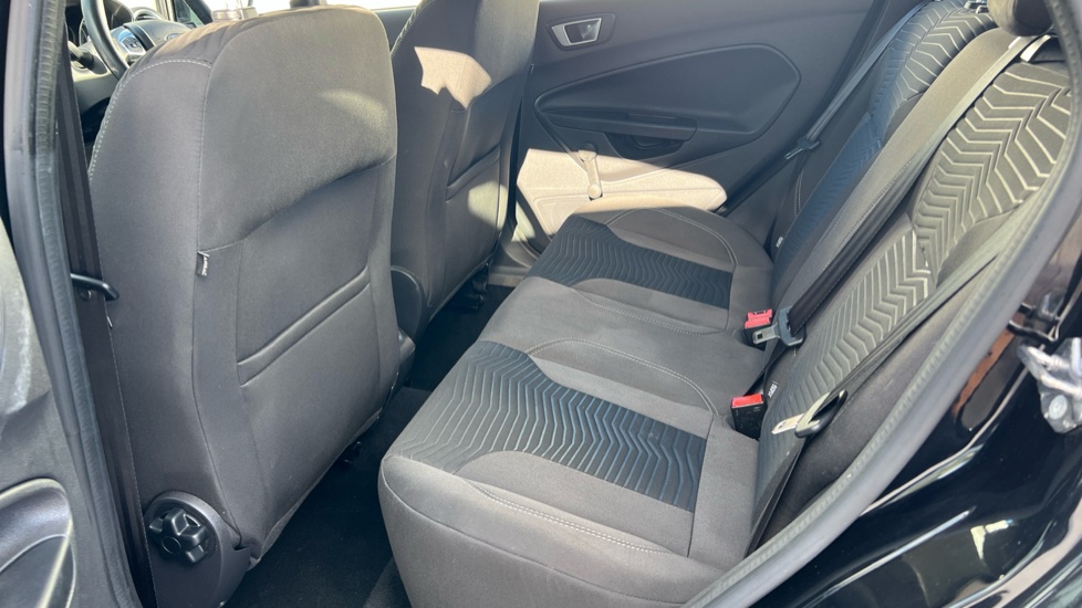 Ford Fiesta 1.0 EcoBoost Zetec 5dr Petrol Hatchback - Image 16