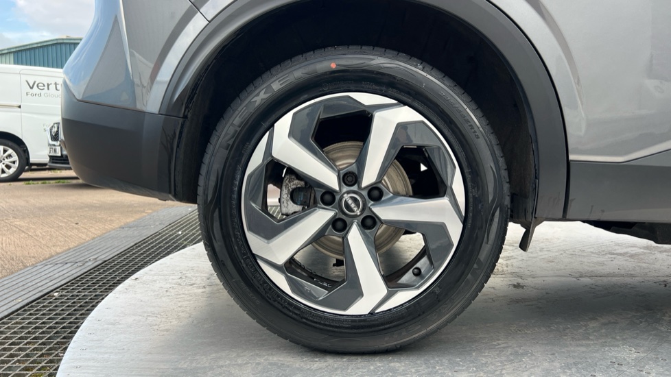 Nissan Qashqai 1.3 DiG-T MH N-Connecta 5dr Petrol Hatchback - Image 7
