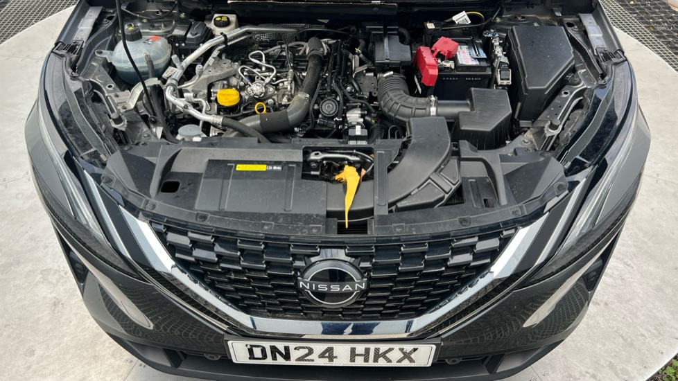 Nissan Qashqai 1.3 DiG-T MH N-Connecta 5dr Petrol Hatchback - Image 8