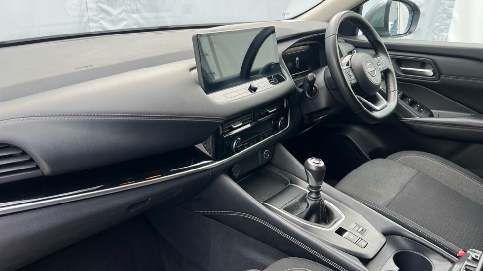 Nissan Qashqai 1.3 DiG-T MH N-Connecta 5dr Petrol Hatchback - Image 9
