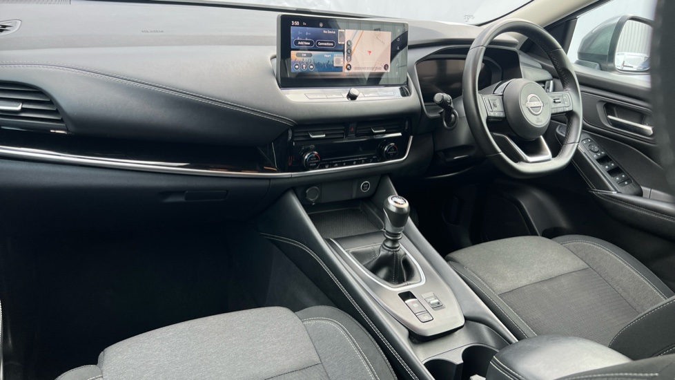 Nissan Qashqai 1.3 DiG-T MH N-Connecta 5dr Petrol Hatchback - Image 14