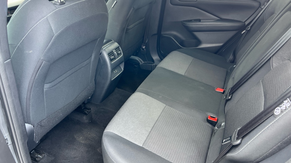 Nissan Qashqai 1.3 DiG-T MH N-Connecta 5dr Petrol Hatchback - Image 16
