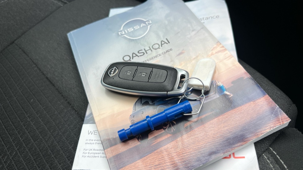 Nissan Qashqai 1.3 DiG-T MH N-Connecta 5dr Petrol Hatchback - Image 19