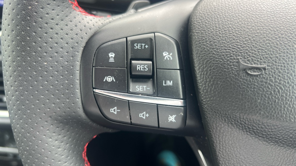 Ford Puma ST 1.0 EcoBoost Hybrid mHEV ST 5dr DCT Petrol Hatchback - Image 34