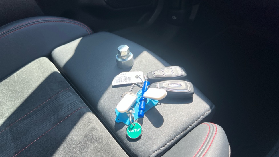 Ford Kuga 2.5 FHEV ST-Line 5dr CVT Hybrid Estate - Image 19