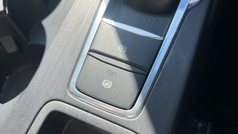 Ford Kuga 2.5 FHEV ST-Line 5dr CVT Hybrid Estate - Image 31