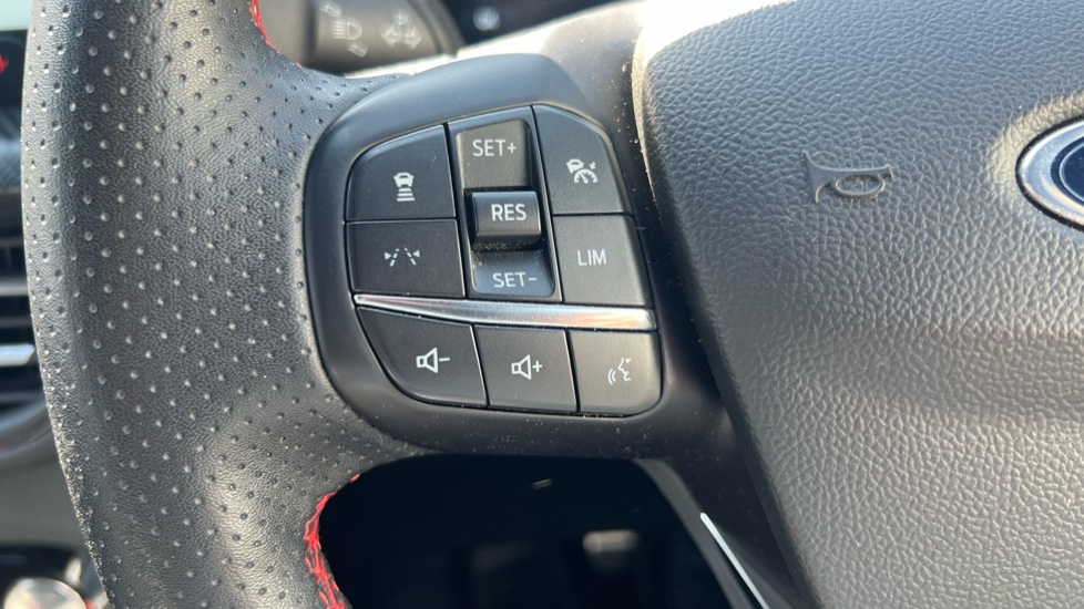 Ford Kuga 2.5 FHEV ST-Line 5dr CVT Hybrid Estate - Image 34