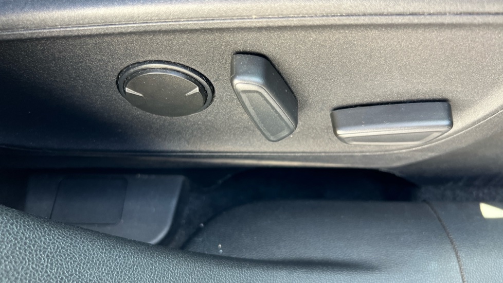 Ford Kuga 1.5 EcoBlue Titanium Edition 5dr Auto Diesel Estate - Image 39