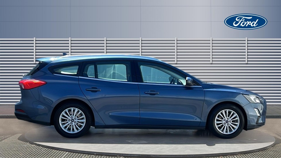 Ford Focus 1.0 EcoBoost 125 Titanium 5dr Petrol Estate - Image 5
