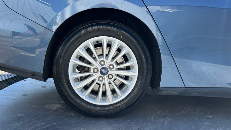 Ford Focus 1.0 EcoBoost 125 Titanium 5dr Petrol Estate - Image 7
