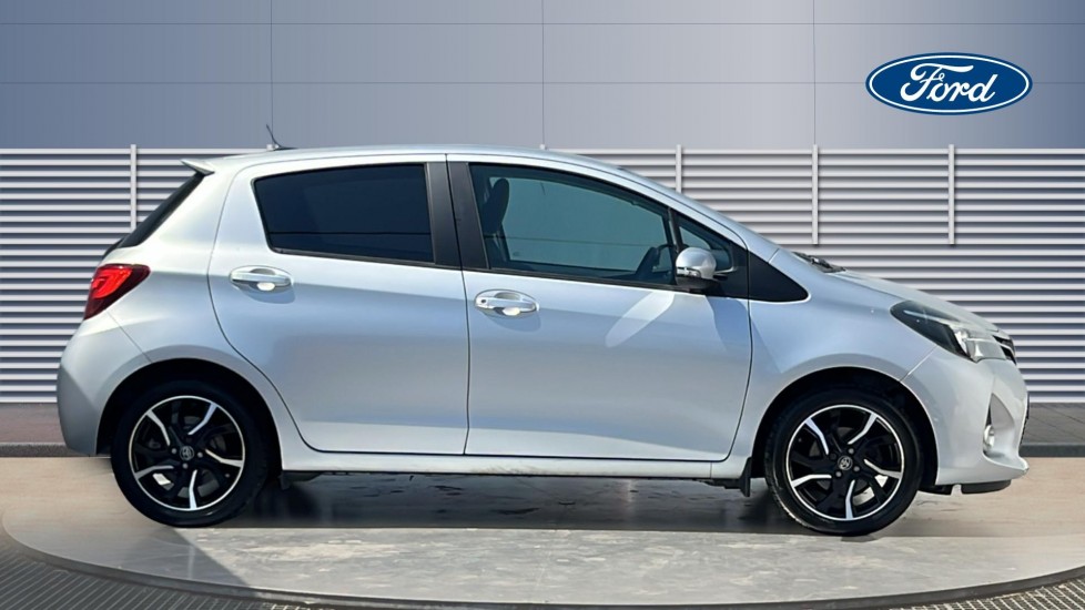 Toyota Yaris 1.33 VVT-i Design 5dr Petrol Hatchback - Image 5