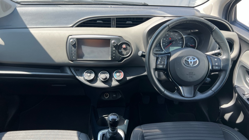Toyota Yaris 1.33 VVT-i Design 5dr Petrol Hatchback - Image 10