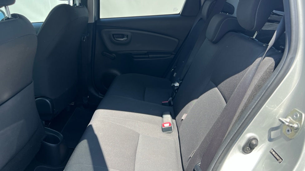Toyota Yaris 1.33 VVT-i Design 5dr Petrol Hatchback - Image 16