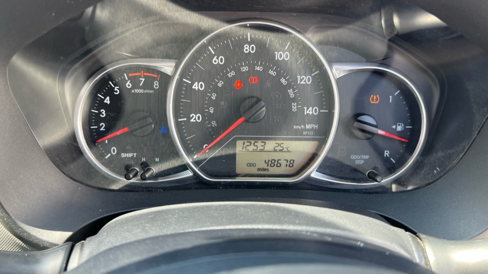 Toyota Yaris 1.33 VVT-i Design 5dr Petrol Hatchback - Image 18