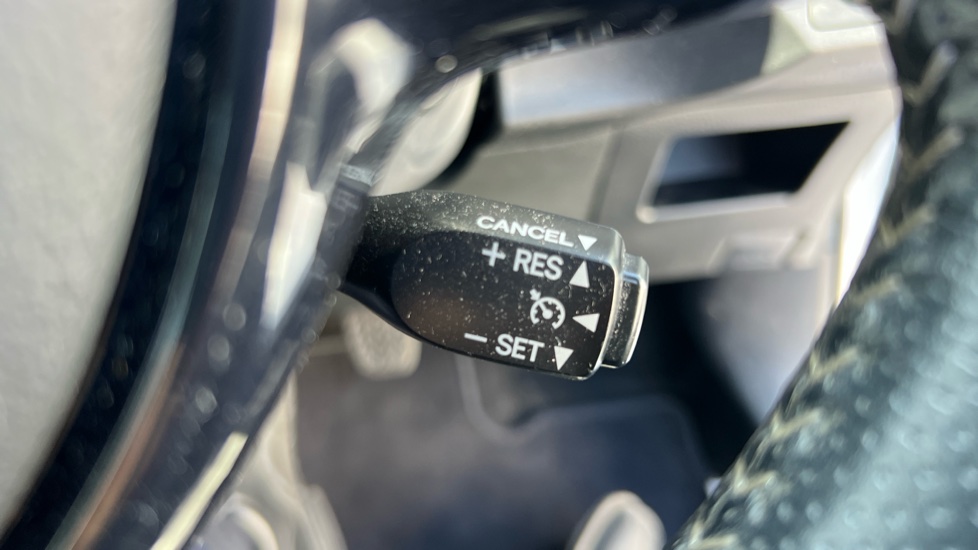 Toyota Yaris 1.33 VVT-i Design 5dr Petrol Hatchback - Image 23