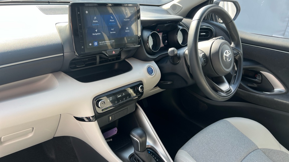 Toyota Yaris 1.5 Hybrid Excel 5dr CVT Hybrid Hatchback - Image 9