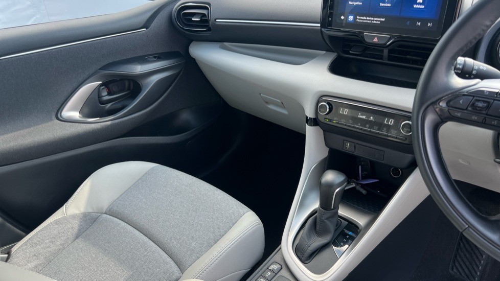 Toyota Yaris 1.5 Hybrid Excel 5dr CVT Hybrid Hatchback - Image 14