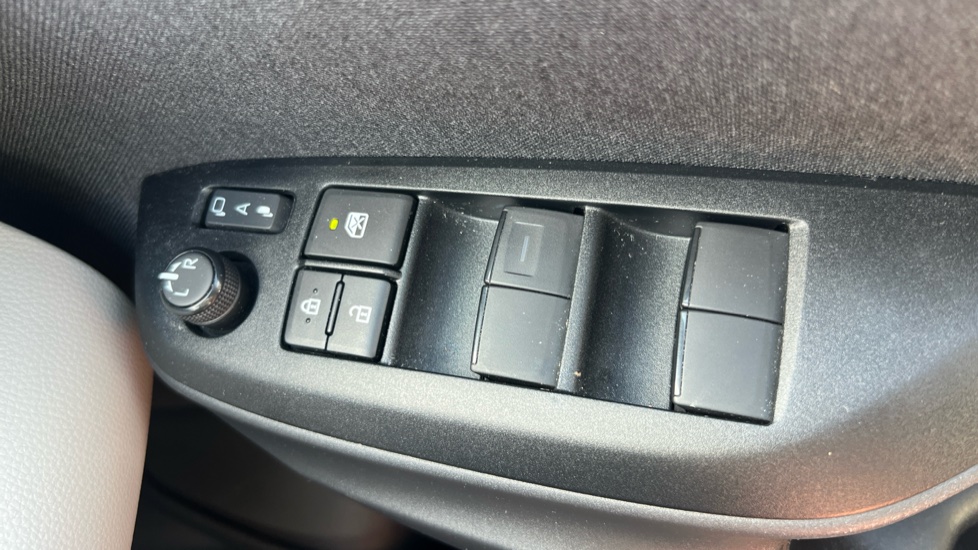 Toyota Yaris 1.5 Hybrid Excel 5dr CVT Hybrid Hatchback - Image 25