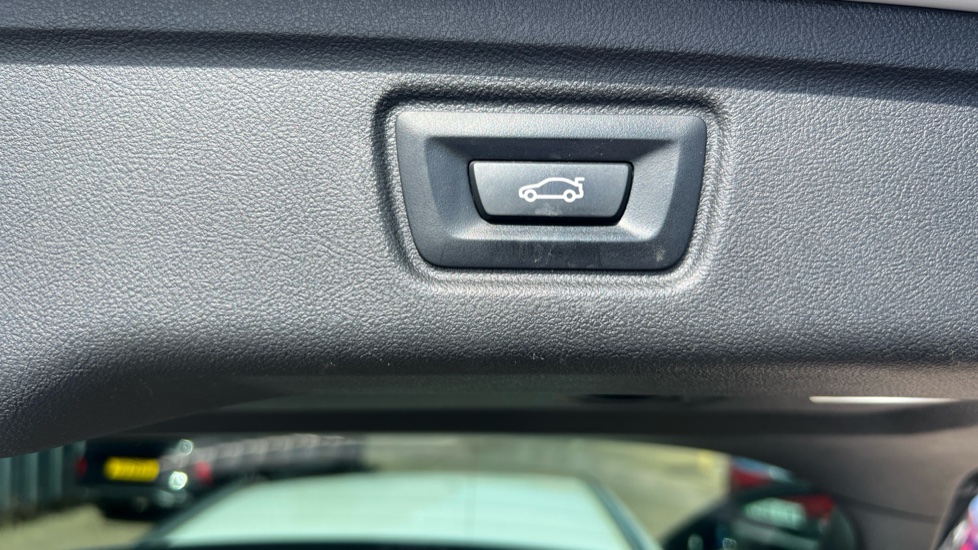 BMW 3 Series 330e M Sport 5dr Step Auto Estate - Image 31