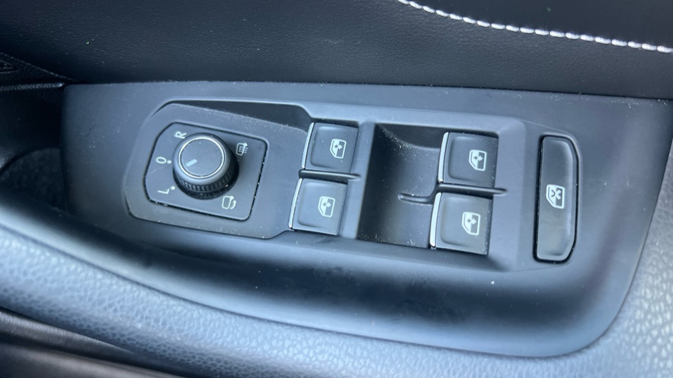 Volkswagen Passat 1.4 TSI PHEV GTE 5dr DSG Estate - Image 31
