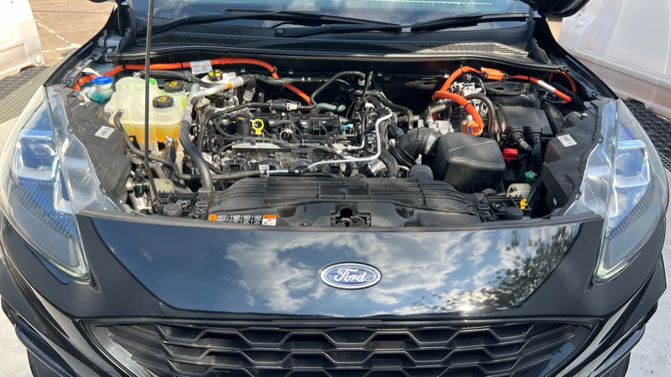 Ford Kuga 2.5 PHEV Black Package Edition 5dr CVT Estate - Image 8