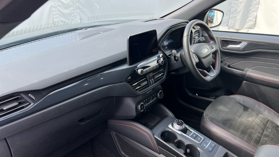 Ford Kuga 2.5 PHEV Black Package Edition 5dr CVT Estate - Image 9