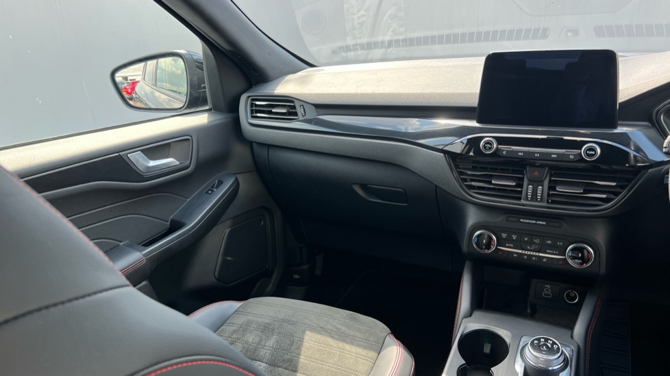 Ford Kuga 2.5 PHEV Black Package Edition 5dr CVT Estate - Image 14
