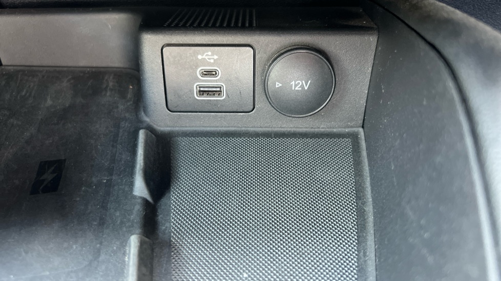 Ford Kuga 2.5 PHEV Black Package Edition 5dr CVT Estate - Image 30