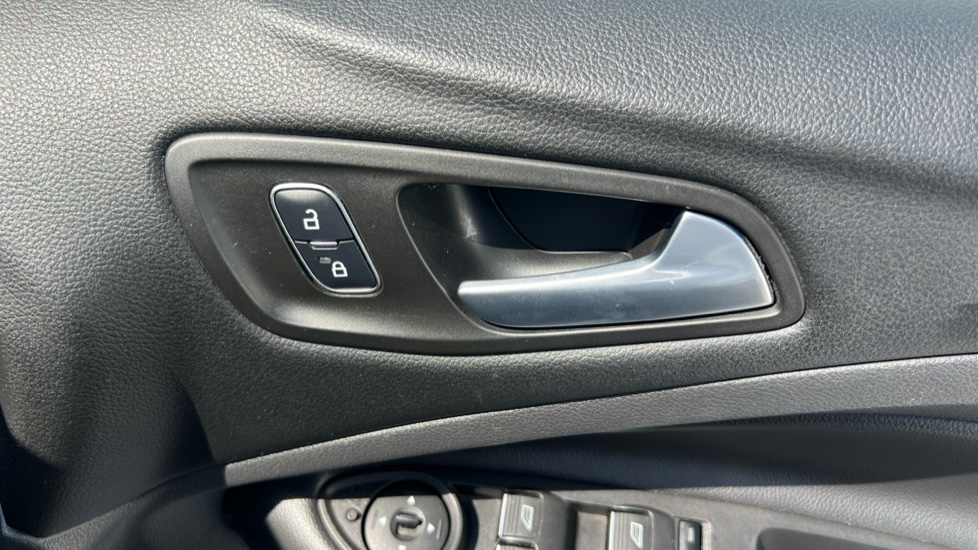 Ford Kuga 1.5 TDCi Titanium Edition 5dr 2WD Diesel Estate - Image 38