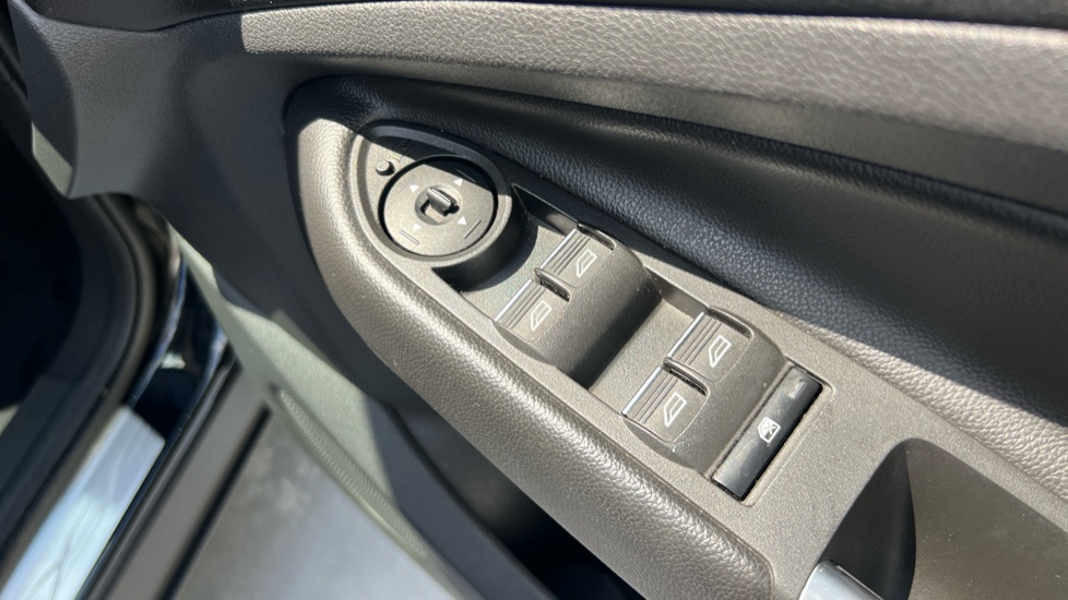 Ford Kuga 1.5 TDCi Titanium Edition 5dr 2WD Diesel Estate - Image 39