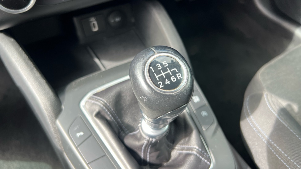 Ford Focus 1.0 EcoBoost 125 Active 5dr Petrol Hatchback - Image 13