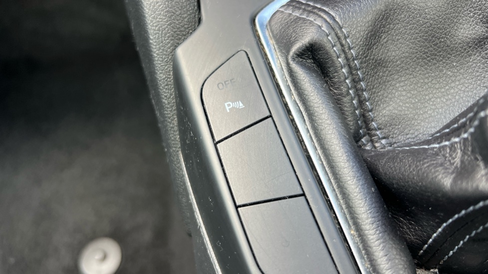 Ford Focus 1.0 EcoBoost 125 Active 5dr Petrol Hatchback - Image 29
