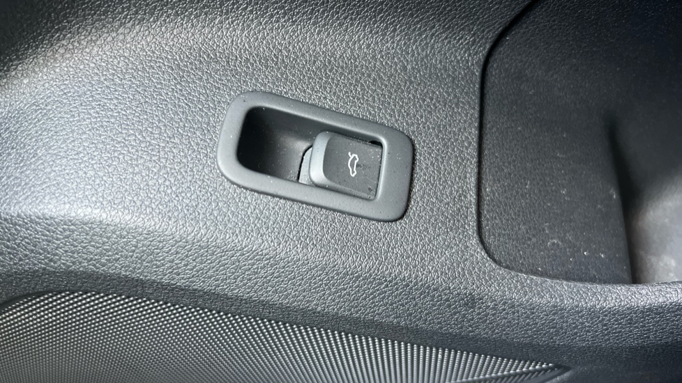 Audi Q2 35 TFSI S Line 5dr S Tronic Petrol Estate - Image 26