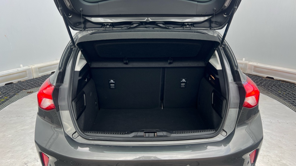 Ford Focus 1.0 EcoBoost 125 Titanium 5dr Petrol Hatchback - Image 4