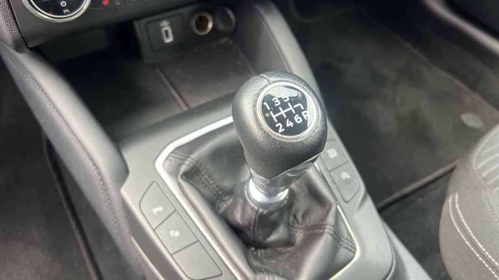 Ford Focus 1.0 EcoBoost 125 Titanium 5dr Petrol Hatchback - Image 13