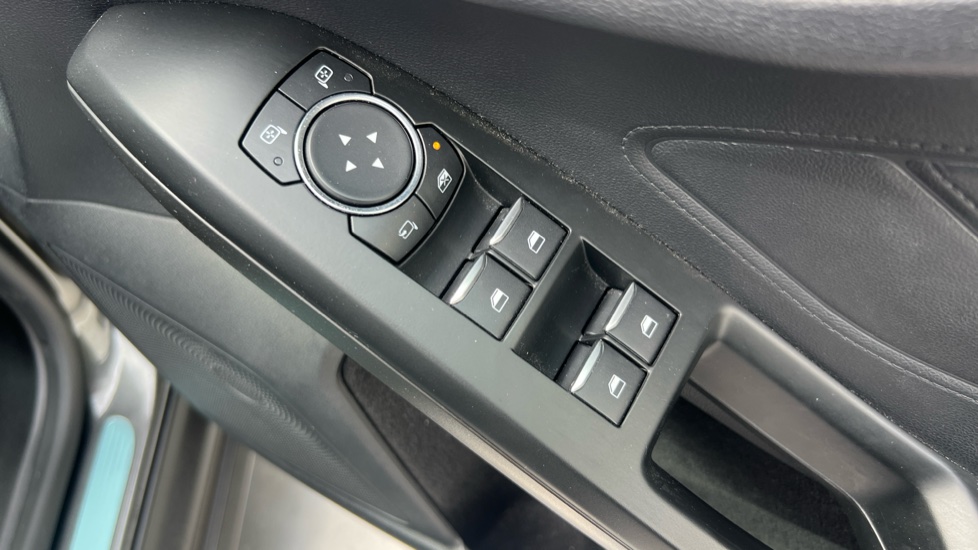 Ford Focus 1.0 EcoBoost 125 Titanium 5dr Petrol Hatchback - Image 41