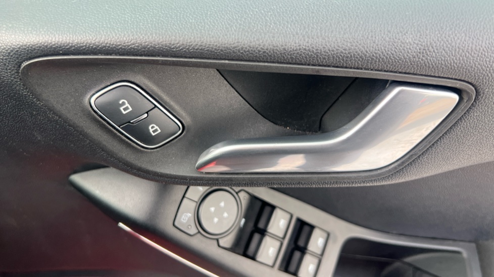 Ford Fiesta 1.0 EcoBoost Titanium 5dr Petrol Hatchback - Image 36