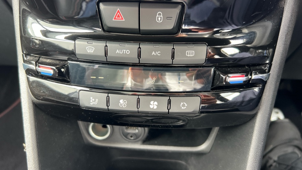 Peugeot 2008 1.2 PureTech 130 GT Line 5dr Petrol Estate - Image 28